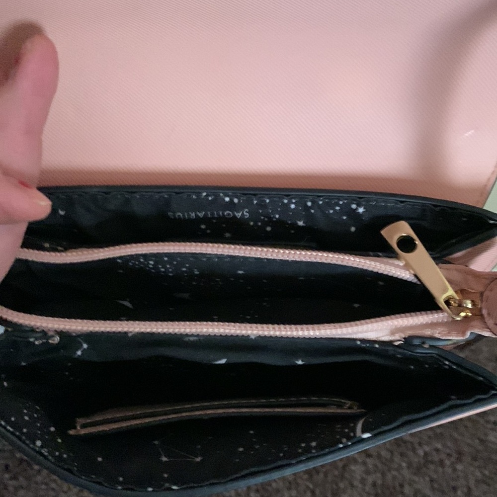 Pink purse ๐ - Picture 2 of 5